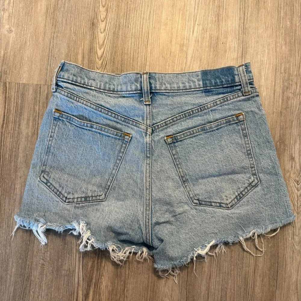 Abercrombie & Fitch Womens 27/4 Mom Short High Rise Light Wash - Picture 5 of 9